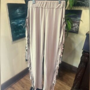 Halfheart pants size medium in GUC